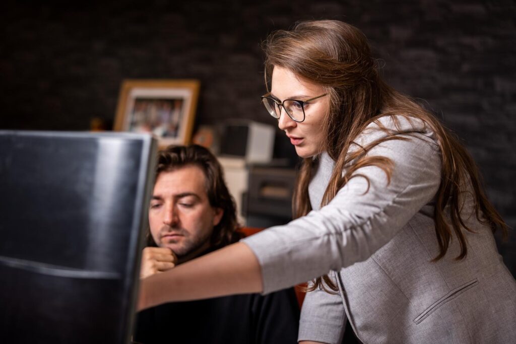 SELAS-medewerkers bespreken software op maat voor SELABuild